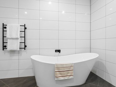 42-44 Osprey Close, Bayview Heights