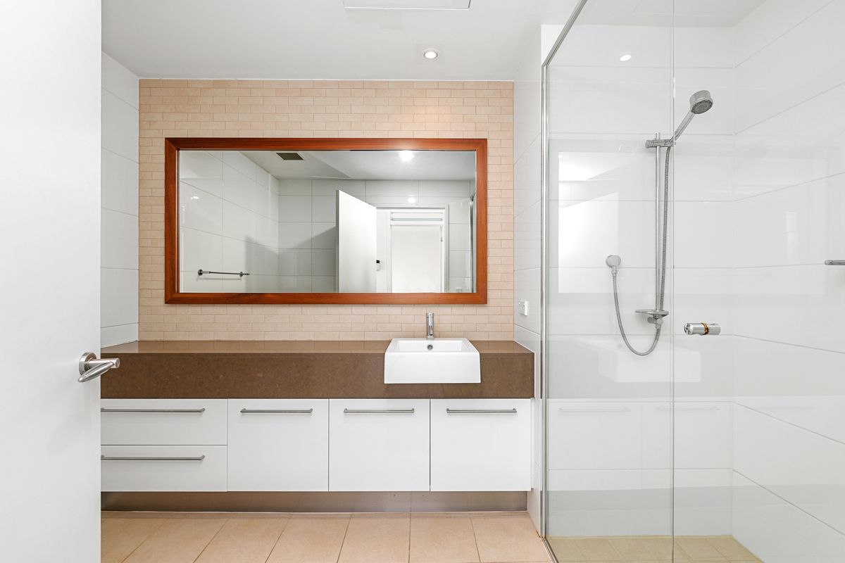 18 Lupin Hill Grove, Nedlands