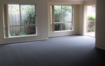 8 Grange Circuit, Beaconsfield