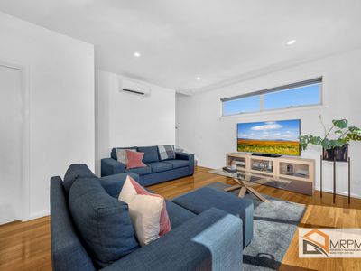 2 / 5 Winifred Street, Essendon