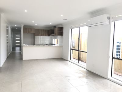 7 Smile Crescent, Wyndham Vale