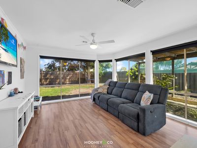 10 McGuigan Drive, Cranbourne West