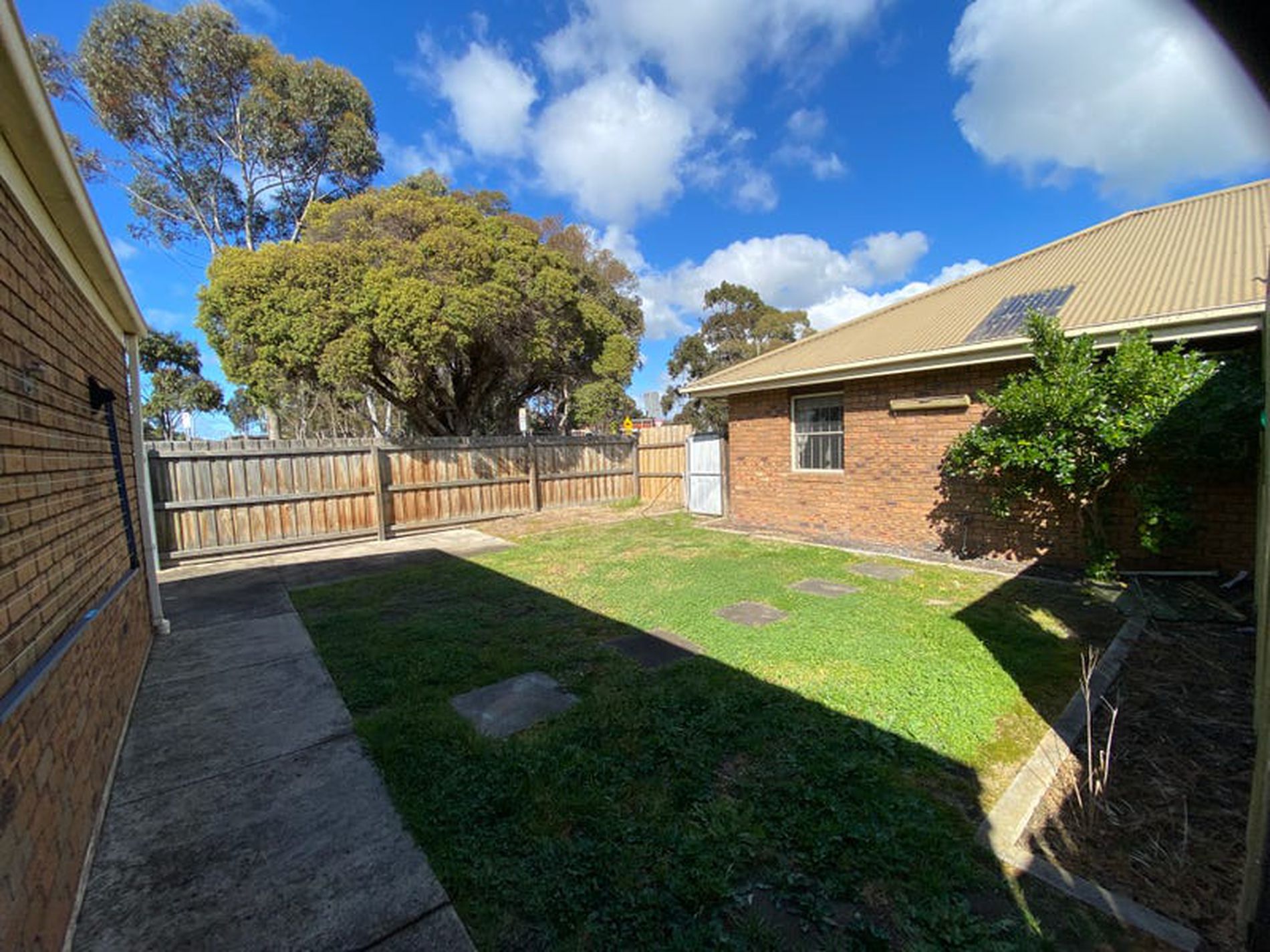 84 Reynolds Road, Belmont