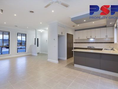 2/2 Bellworth Avenue, Tarneit