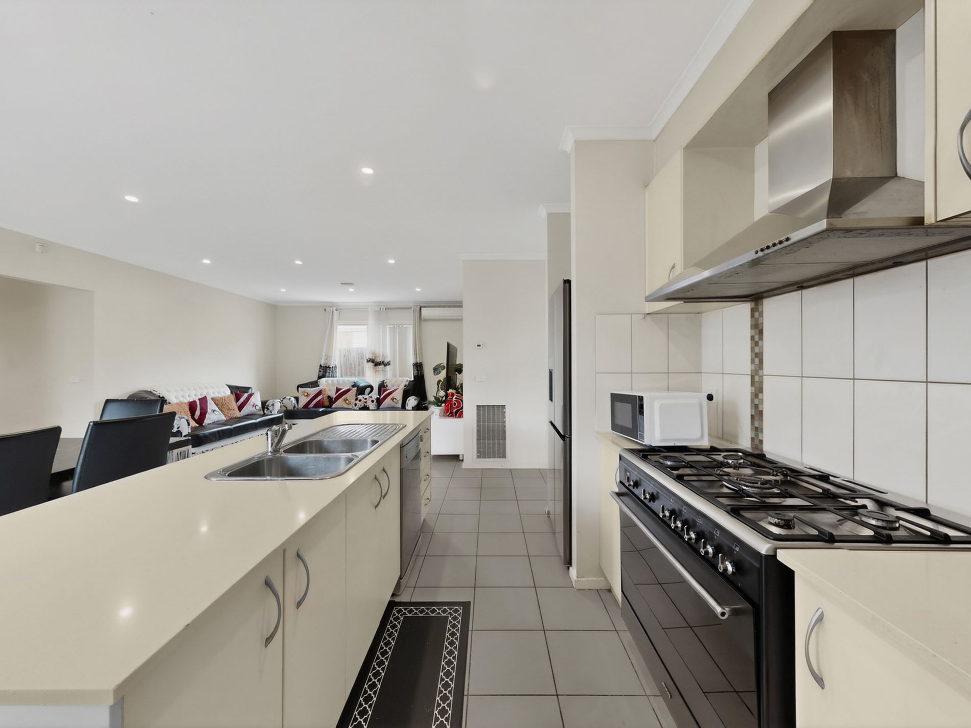 8 Light Fingers Street, Kurunjang