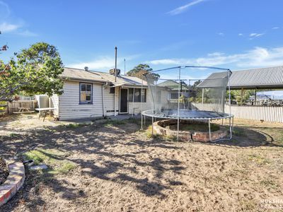 8 Sinclair Place, Horsham