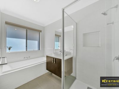 15 Lacebark Lane, Aintree