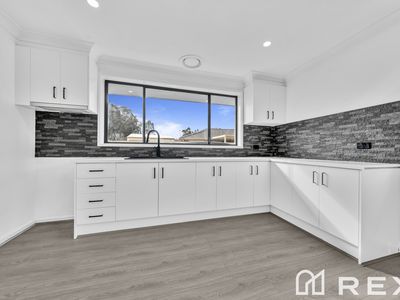 2 / 16-18 Heywood Crescent, Cranbourne North