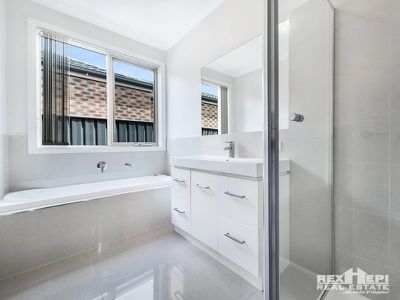 30 Sagan Drive, Cranbourne North