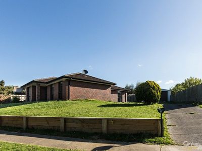 35 Lesley Drive, Hampton Park