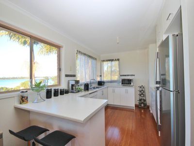 44 Lakeside Drive, Eden