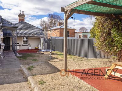 84 RUSSELL STREET, Bathurst