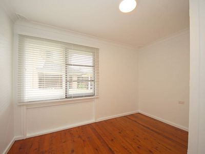 1 Manuka Crescent, Bass Hill