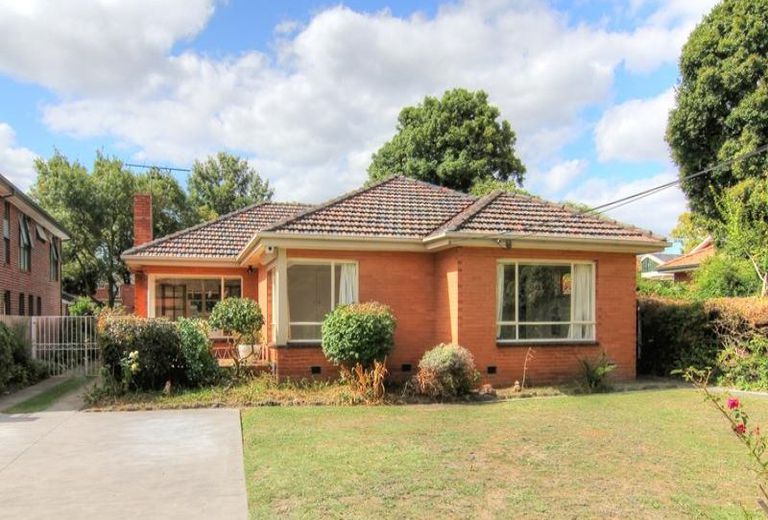 13 Sherwood Road, Mount Waverley