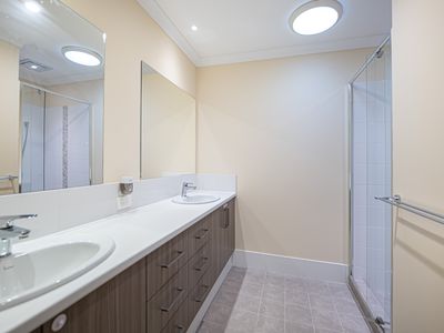 2 / 20 Locksley Avenue, Armadale