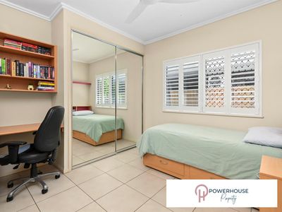 11 Gates Close, Edmonton