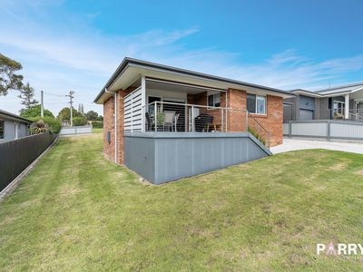 16 Therese Street, Bridport