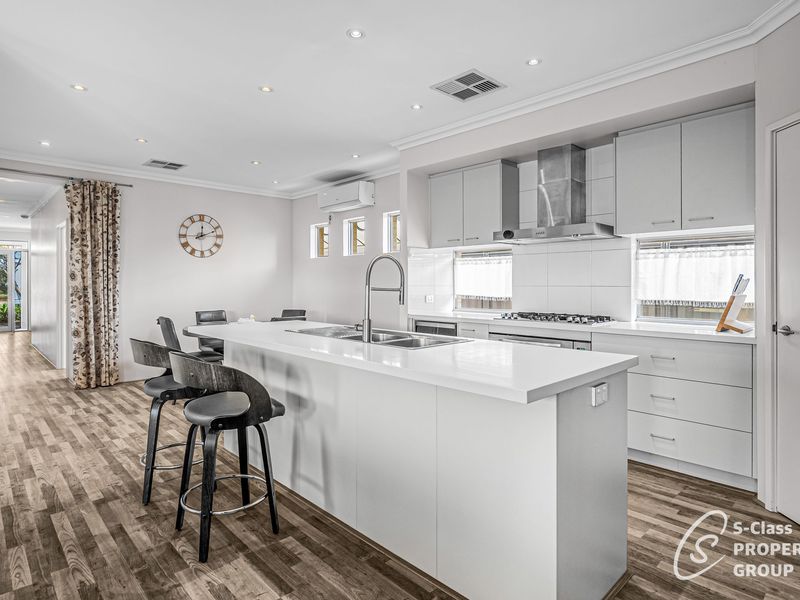 33 Barrington Avenue, Champion Lakes