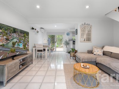 18 / 27 Rain Tree Glen, Coombabah