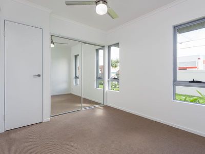 1/146 Cavendish Road, Coorparoo