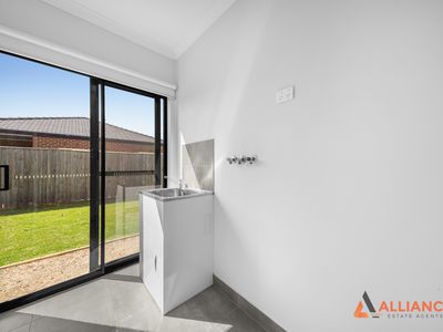 25 Mervyn Way, Mambourin