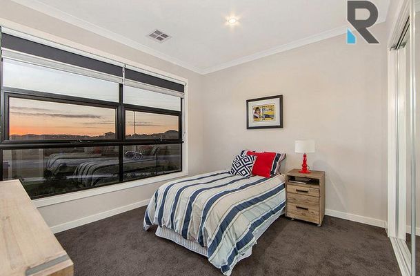 15 Naxos Road, Greenvale