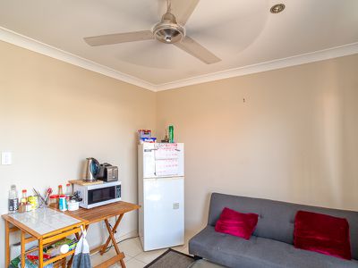4 / 52 Shell Street, Urangan