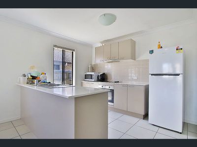 18 Bluestone Drive, Logan Reserve