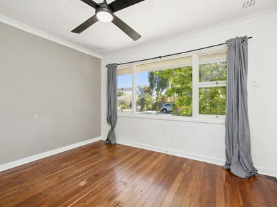 27 Willowmead Way, Kelmscott