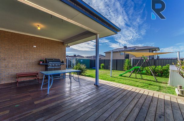 16 Beveridge Drive, Roxburgh Park