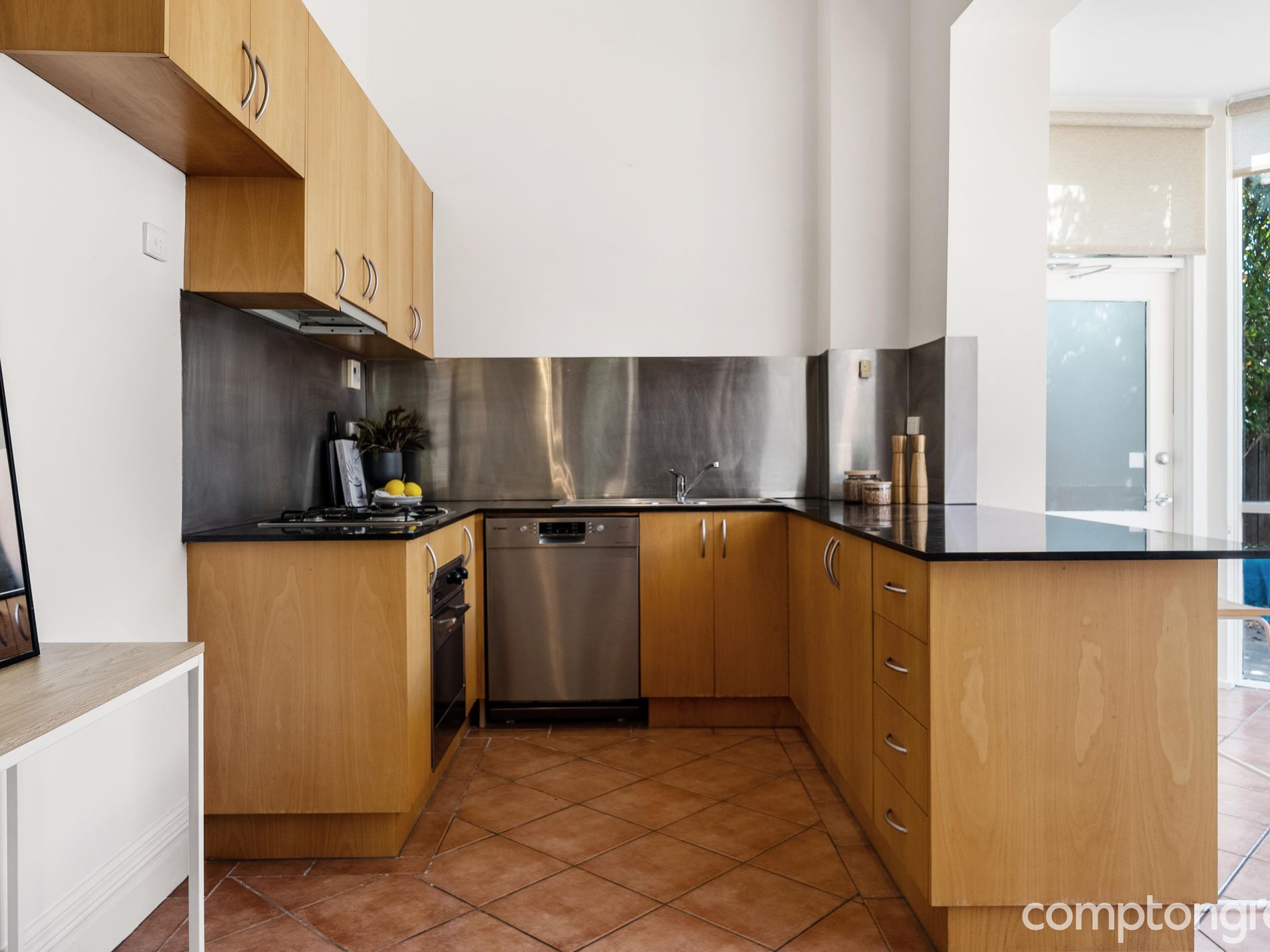 6 / 24 Newcastle Street, Newport