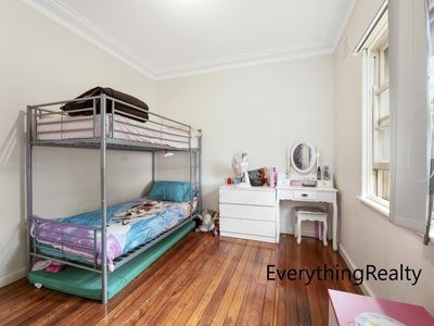 32 Newton Road, Blacktown