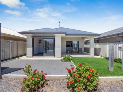 6 / 55 The Vines Drive, Normanville