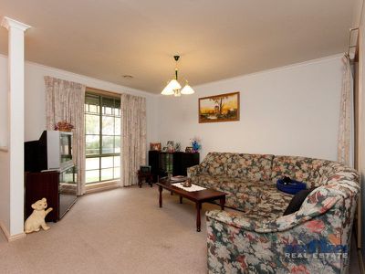 64 Lakeview Drive, Narre Warren South
