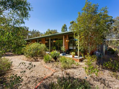 687 Pyrenees Highway, Chewton