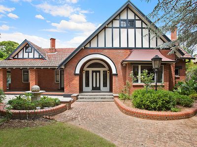 9 Cross Road, Kingswood
