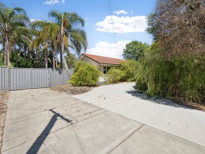 27 Willowmead Way, Kelmscott