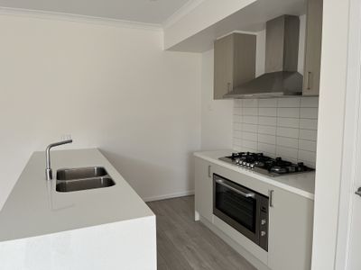 6 Shiraz Ave, Fraser Rise