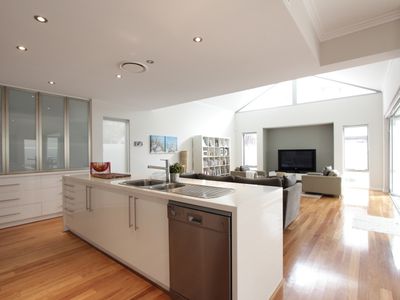 6 Barrow Crescent, North Coogee