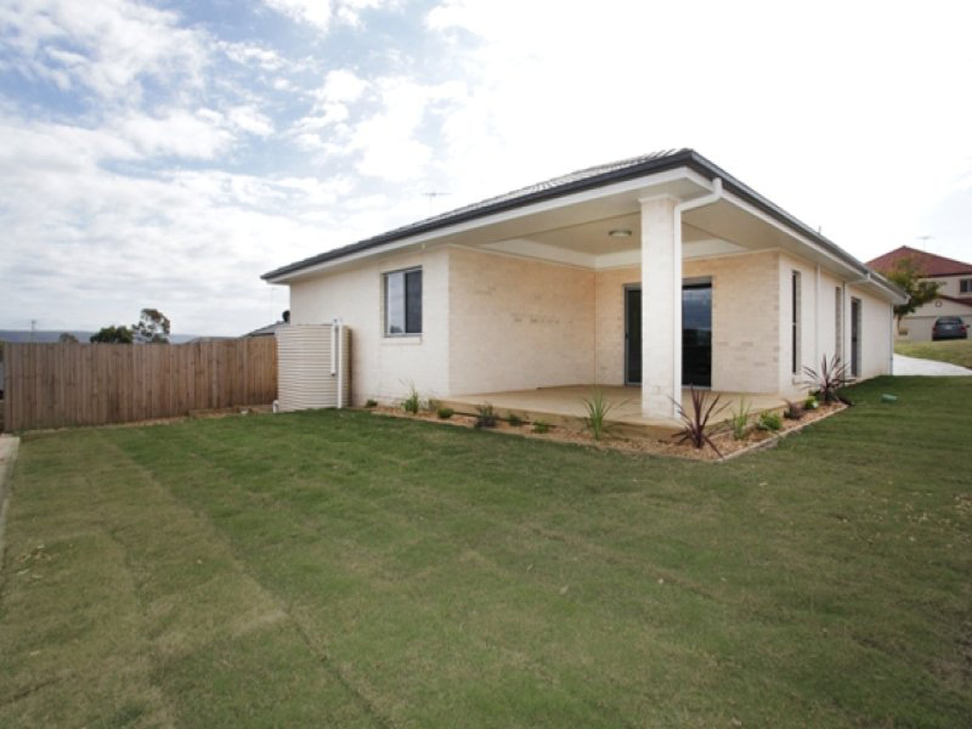 16 Rosecrea Avenue, GLENMORE PARK