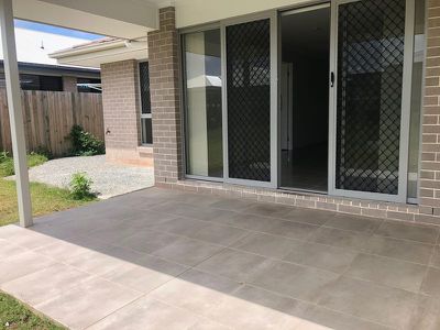 2 / 11 Berry Street, Caboolture South