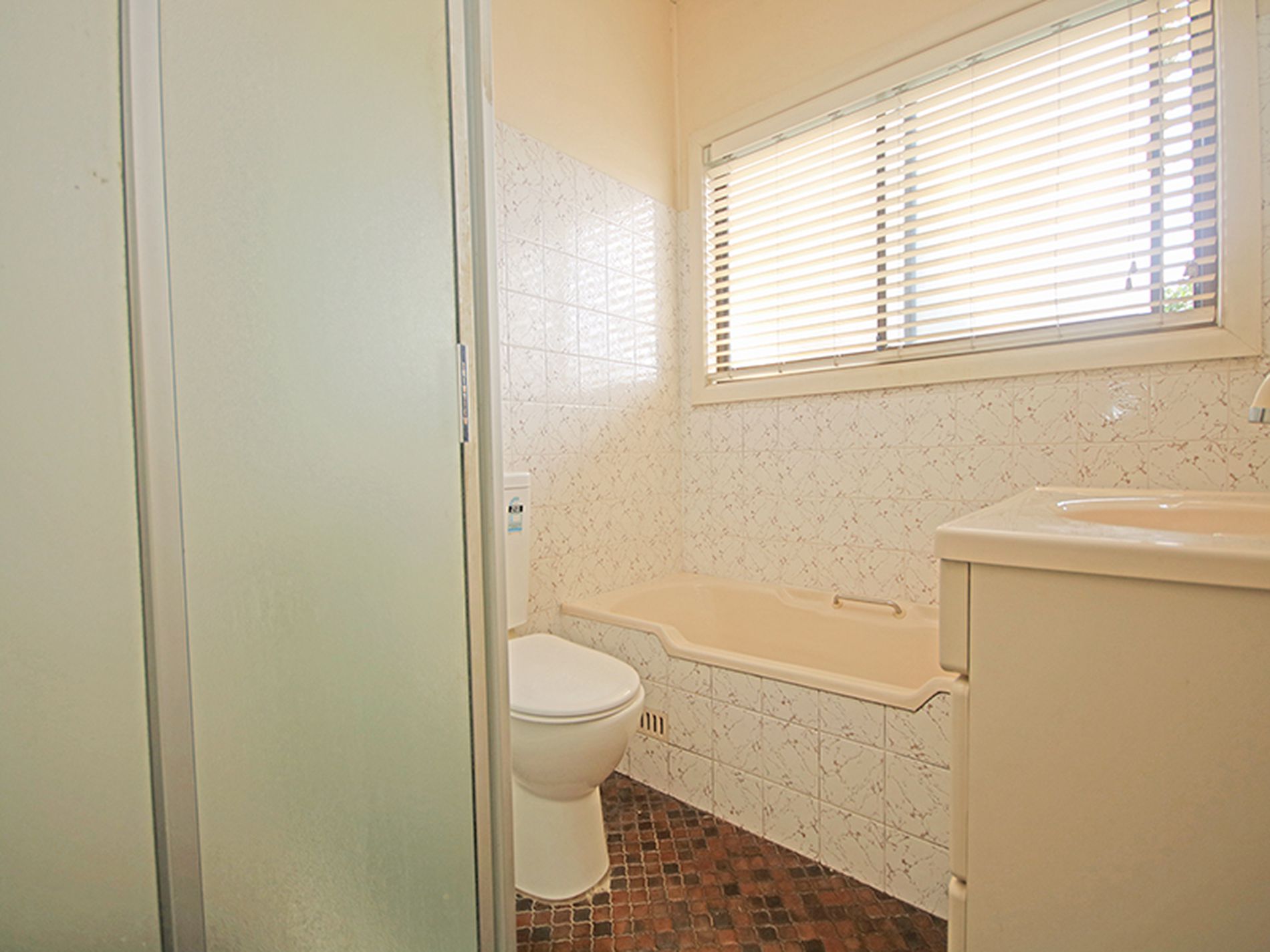 44 Hilton Avenue, Roselands