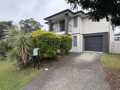 2 / 1 Goal Crescent, Griffin