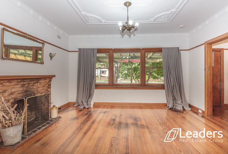 8 BURNS AVENUE, Murrumbeena