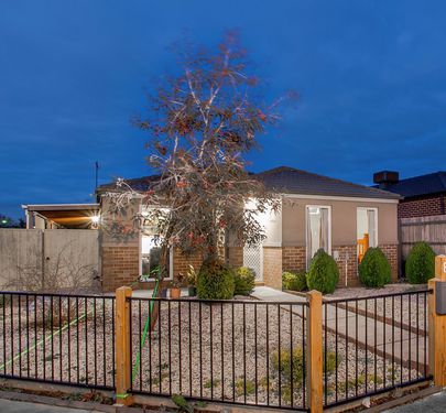 8 Violet Way, Cranbourne