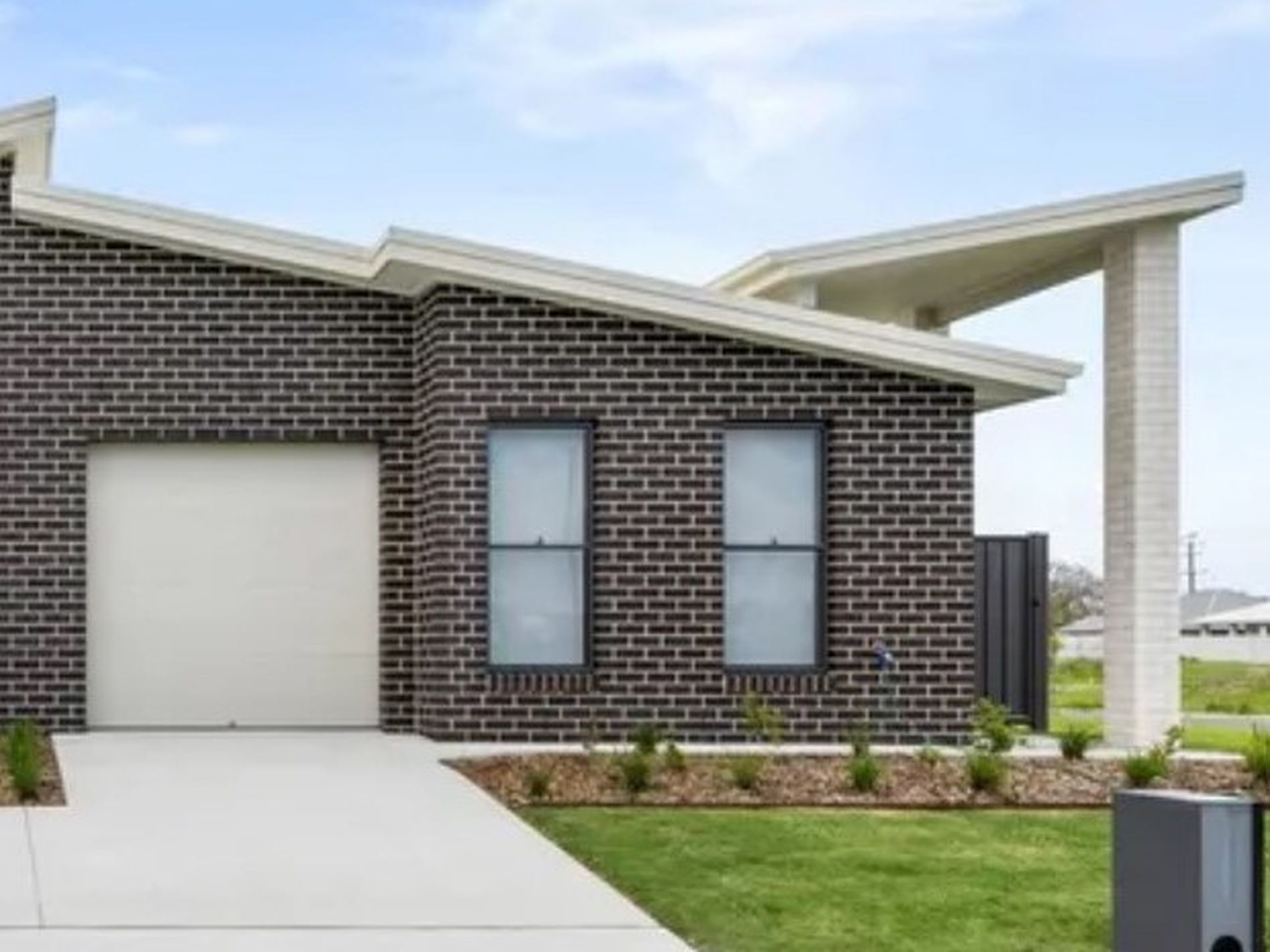 2 / 2 Olympic Street, Forbes