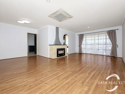24 Taylor Way, Hillarys