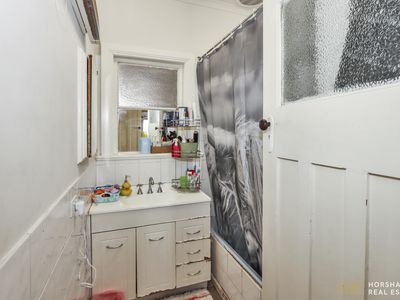 8 Sinclair Place, Horsham