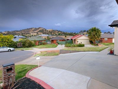 27 LIGHTWOOD DRIVE, Wodonga