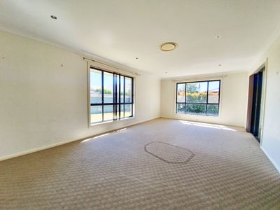 10 Holmwood Drive, Dubbo